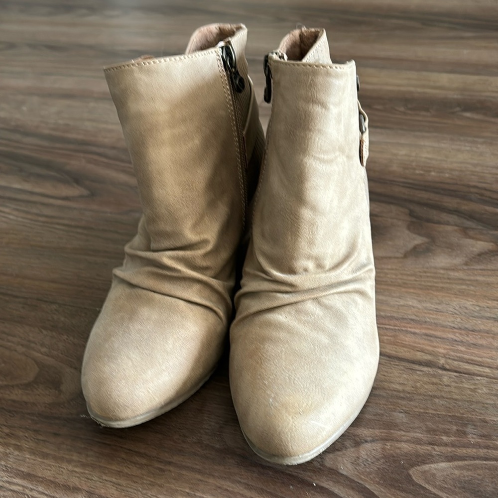 Women’s blowfish wedge bootie size 6.5